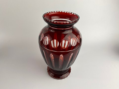 Böhmisk rubinrød krystalglas vase