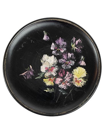 Sortmalet platte med stedmoderblomster, patina, 19. århundrede