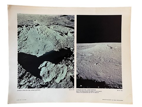 Originalt NASA farveoffsetfotografi fra Apollo 12 månelandingen i november 1969. På billedet ses de mystiske forhøjninger i landskabet, som astronauterne så under deres ophold på månens overflade - tillige med en månesten (tv.)