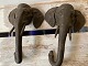 Støbejernsknager formet som elefanthoveder, begyndelsen af det 20. århundrede