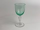 Grønt Holmegaard Pfeiffer glas til hvidvin. Glat, grøn kumme og facetteret stilk