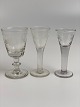 Gamle vinløvsglas - 1 stk. hedvinsglas med vinløv samt 2  stk. snapseglas med vinløv