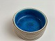 Italiensk keramik skål af Guido Gambone. Klar blå indeni. Beige med brune striber udenpå. Italien i midten af det 20. århundrede