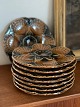 Sarreguemines - franske østerstallerkener i tofarvet majolica-lignende glasur, brun og koksgrå