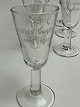 Memorabilia: 7 jubilæums snapseglas fra Daells Varehus (Dalle Valle), fra 1985. På glassene står: DAELLS VAREHUS 1910 - 1985.